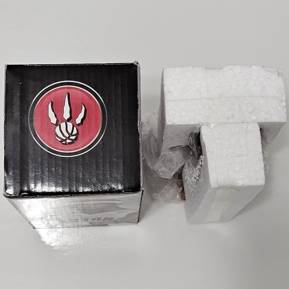 🇨🇦 NBA Toronto Raptors Bobblehead Doll Jermaine O'Neal - Picture 8 of 16